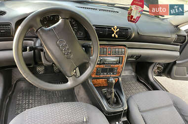 Седан Audi A4 1995 в 
