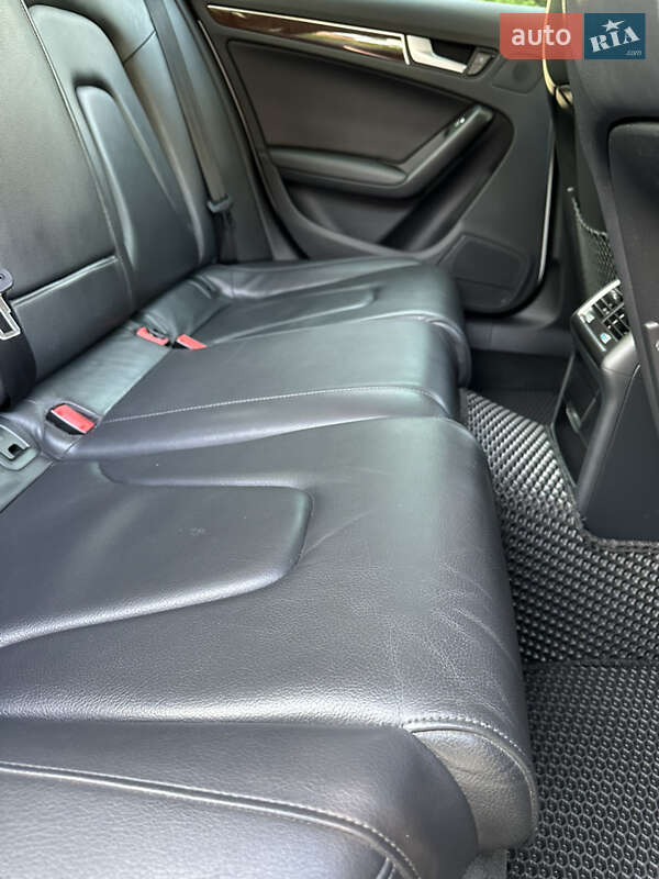 Седан Audi A4 2012 в Львове