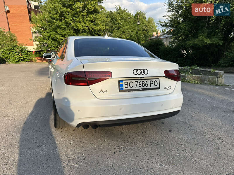 Седан Audi A4 2012 в Львове