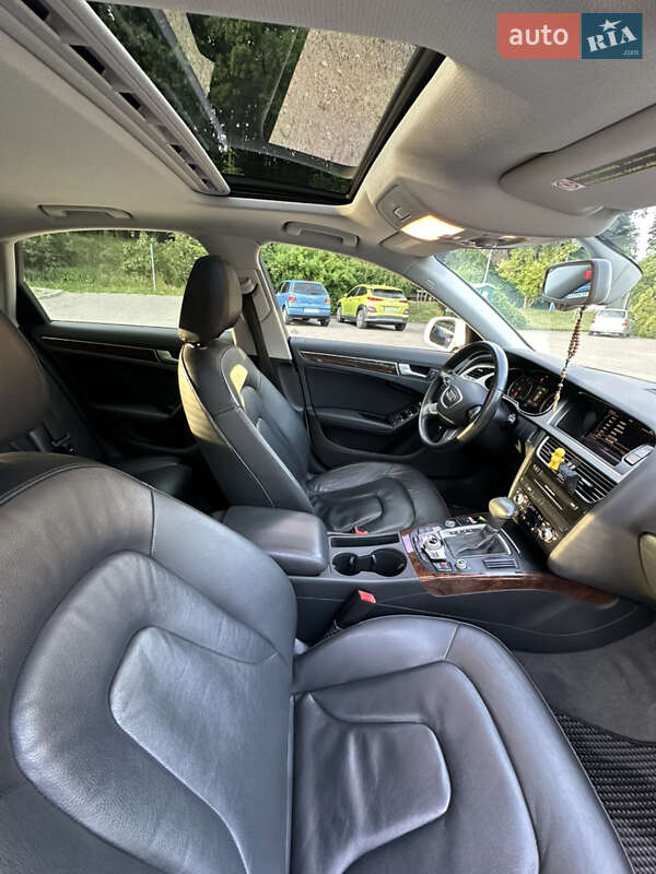Седан Audi A4 2012 в Львове