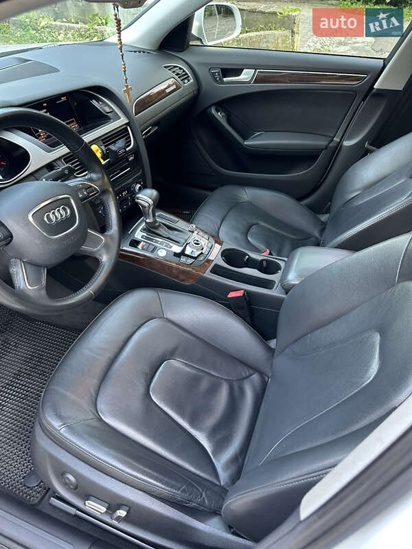 Седан Audi A4 2012 в Львове