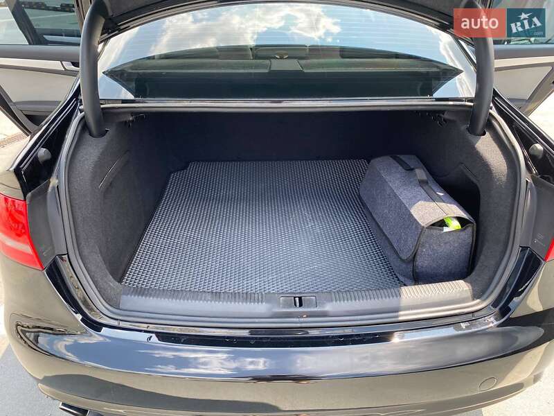 Седан Audi A4 2013 в Киеве