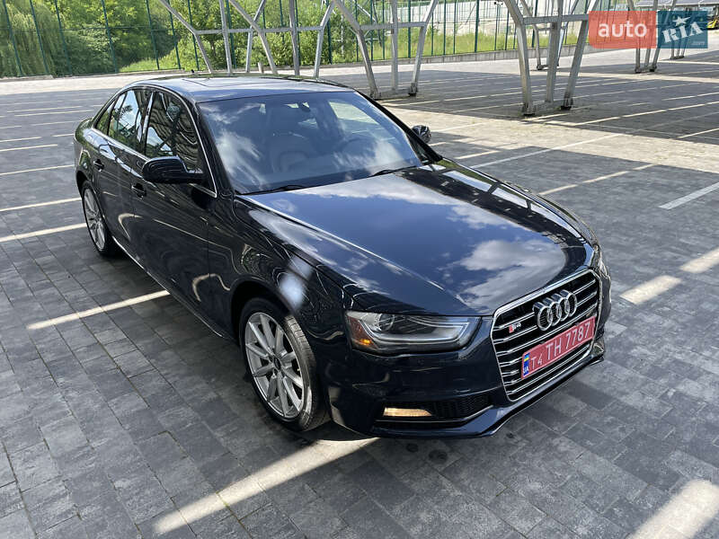 Седан Audi A4 2014 в Львові