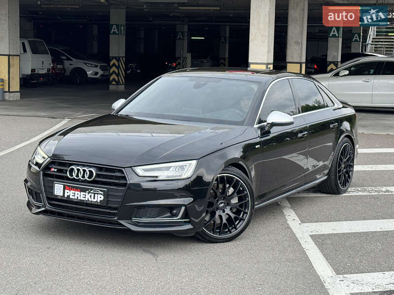 Седан Audi A4 2017 в Киеве
