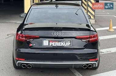 Седан Audi A4 2017 в 