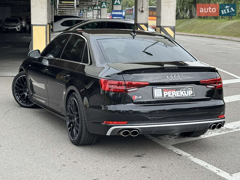 Седан Audi A4 2017 в Киеве