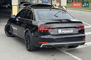 Седан Audi A4 2017 в 