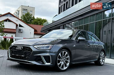 Седан Audi A4 2021 в 