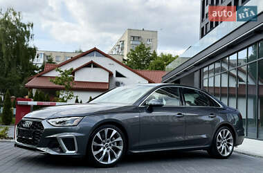 Седан Audi A4 2021 в 