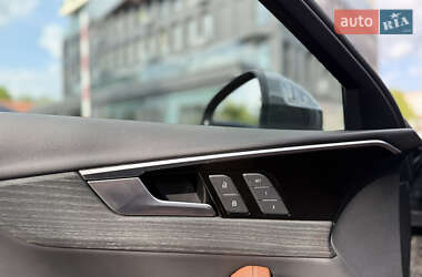Седан Audi A4 2021 в 