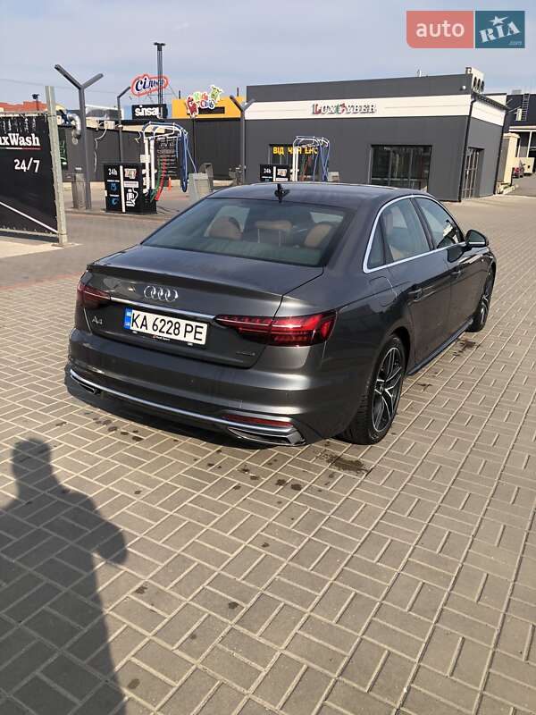 Седан Audi A4 2022 в Киеве