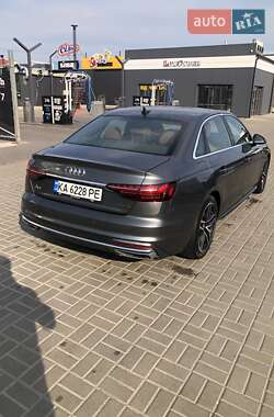 Седан Audi A4 2022 в 