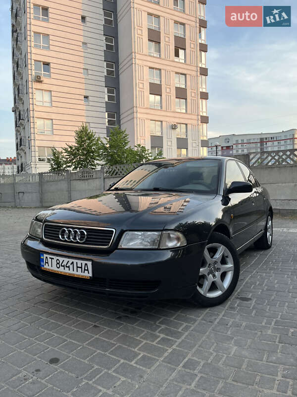 Седан Audi A4 1998 в Ивано-Франковске