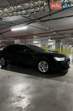 Седан Audi A4 2022 в 