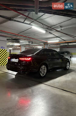 Седан Audi A4 2022 в 