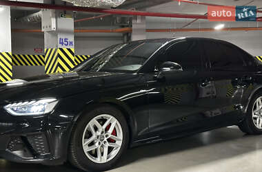 Седан Audi A4 2022 в 