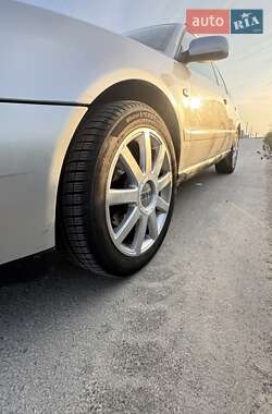 Универсал Audi A4 2001 в 
