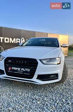 Седан Audi A4 2014 в Черновцах