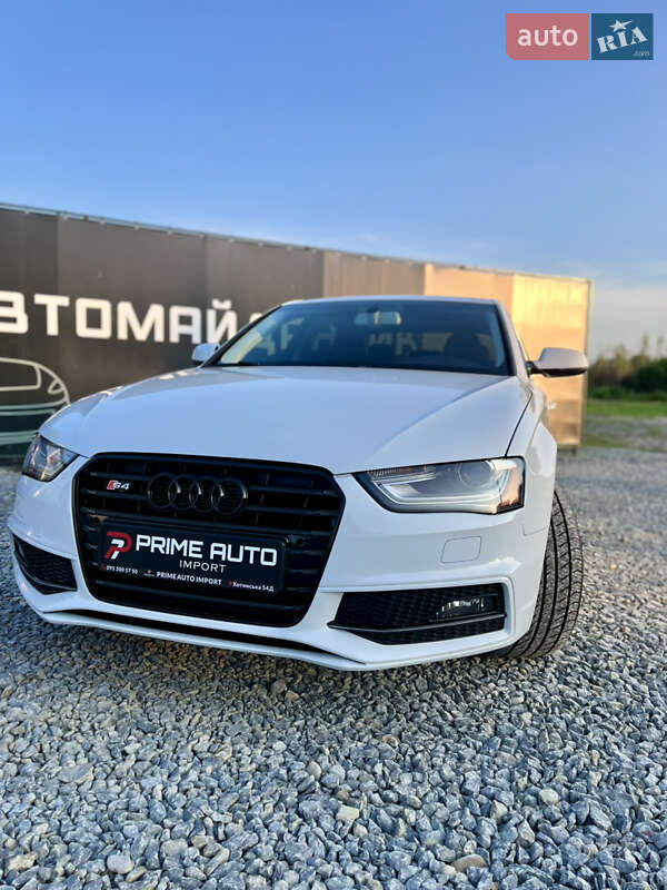 Седан Audi A4 2014 в 