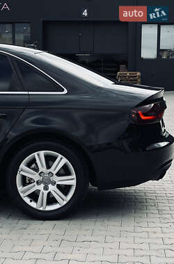 Седан Audi A4 2012 в 