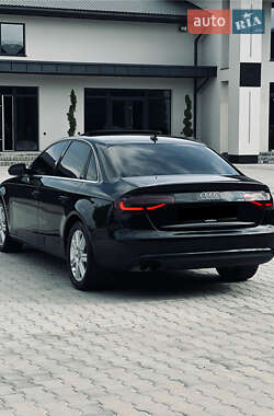 Седан Audi A4 2012 в 