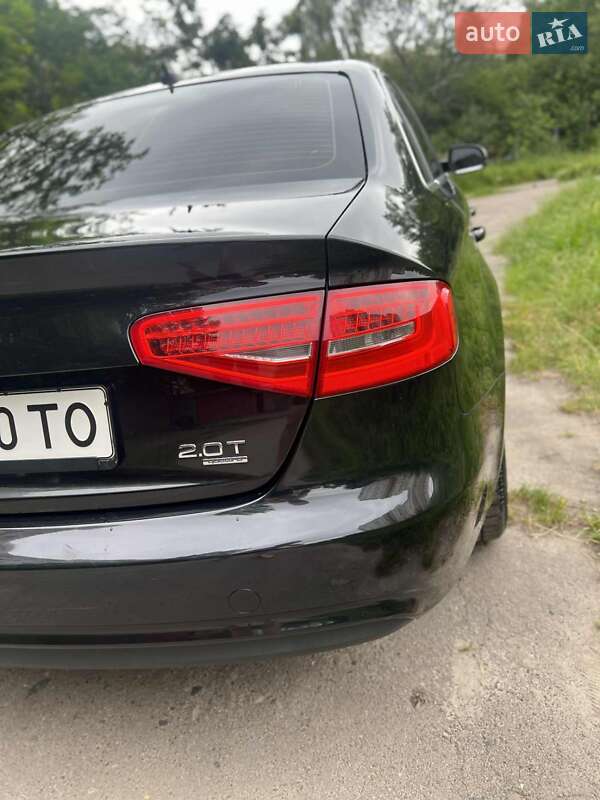 Седан Audi A4 2012 в Львове