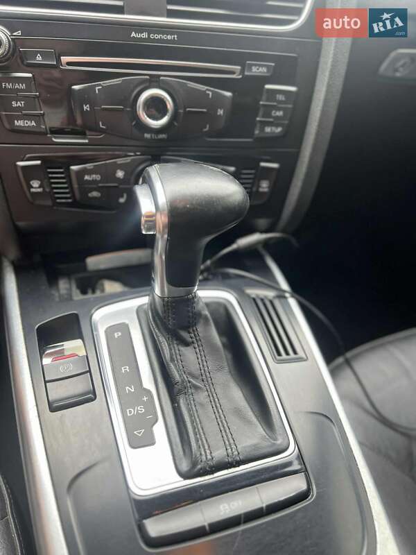 Седан Audi A4 2012 в Львове