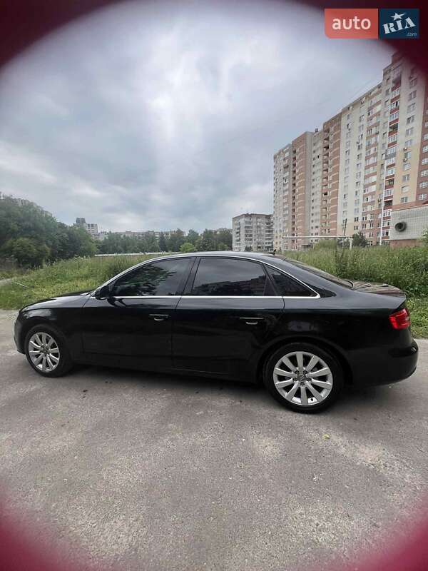 Седан Audi A4 2012 в Львове