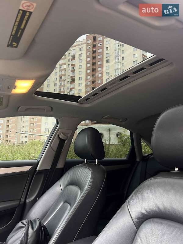 Седан Audi A4 2012 в Львове