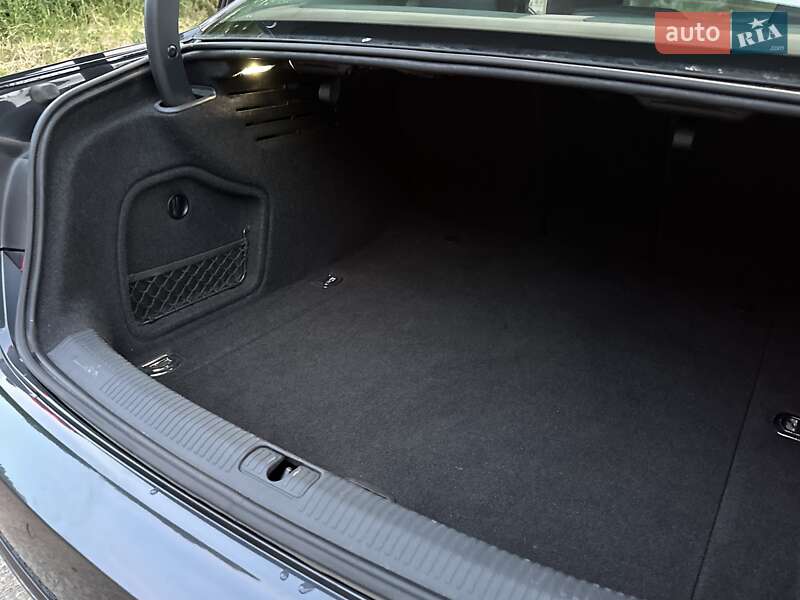 Седан Audi A4 2016 в Львове