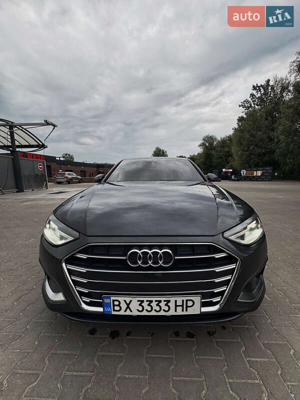 Седан Audi A4 2019 в 
