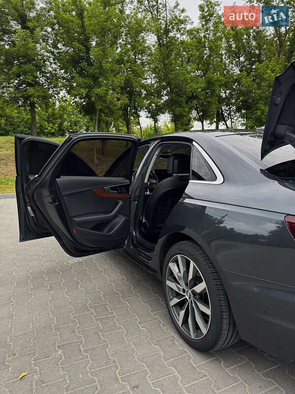 Седан Audi A4 2019 в Хмельницькому