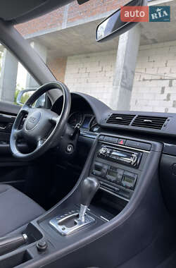 Седан Audi A4 2004 в 