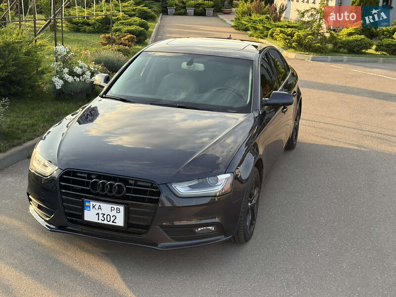 Седан Audi A4 2012 в Киеве