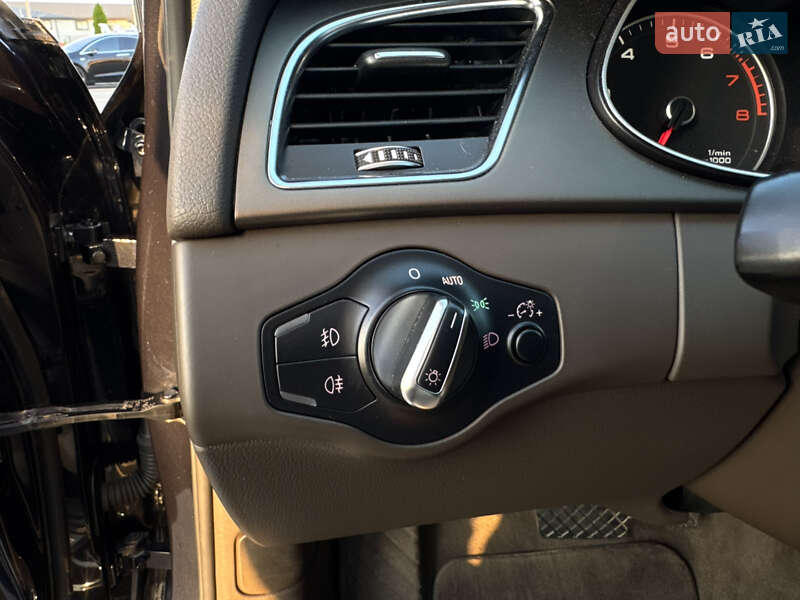 Седан Audi A4 2012 в Киеве