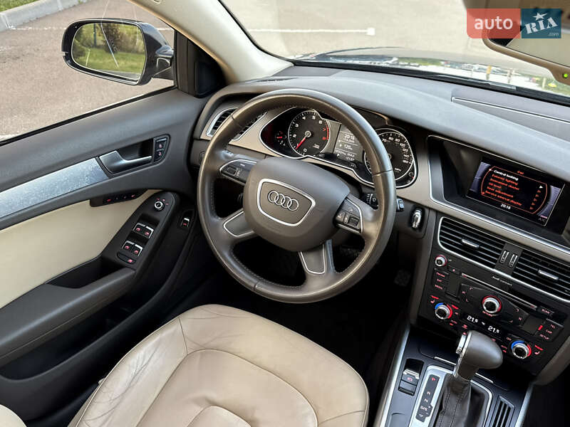Седан Audi A4 2012 в Киеве