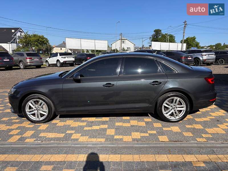 Седан Audi A4 2017 в Львове