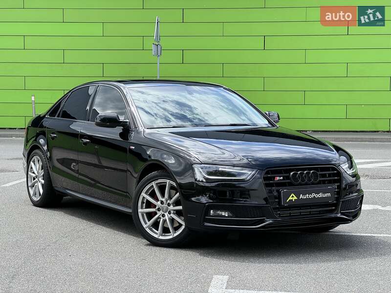 Седан Audi A4 2015 в 