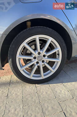 Седан Audi A4 2015 в 