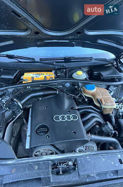 Седан Audi A4 1998 в 