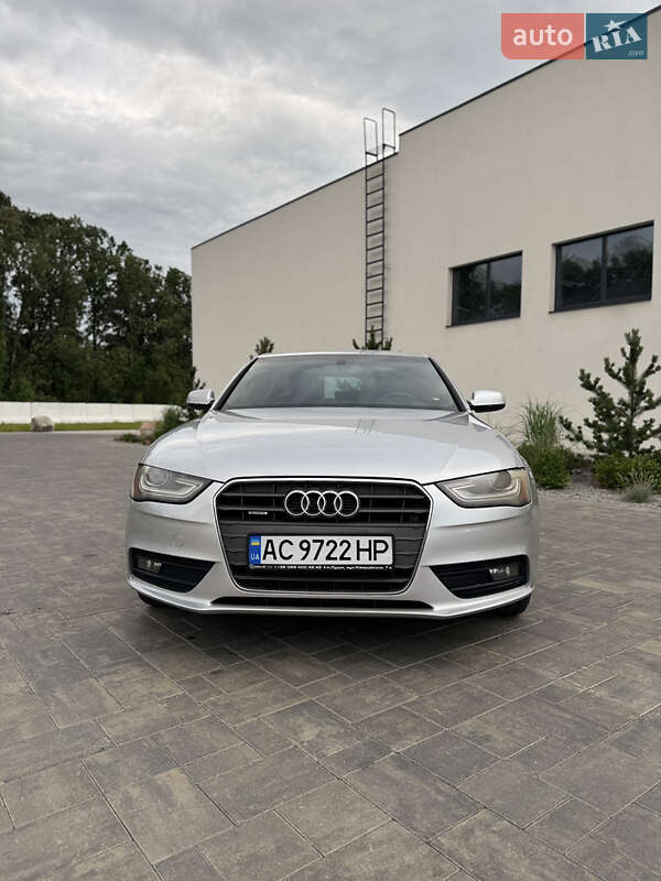 Седан Audi A4 2013 в Луцке