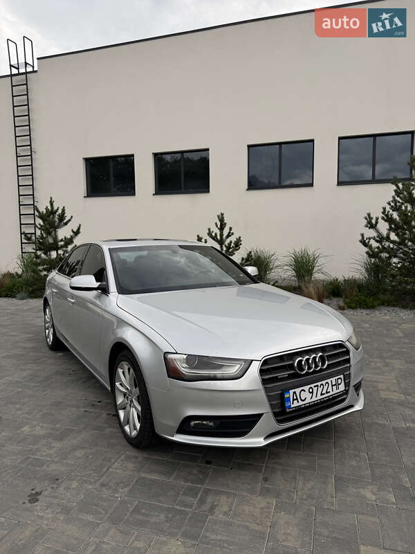 Седан Audi A4 2013 в Луцке