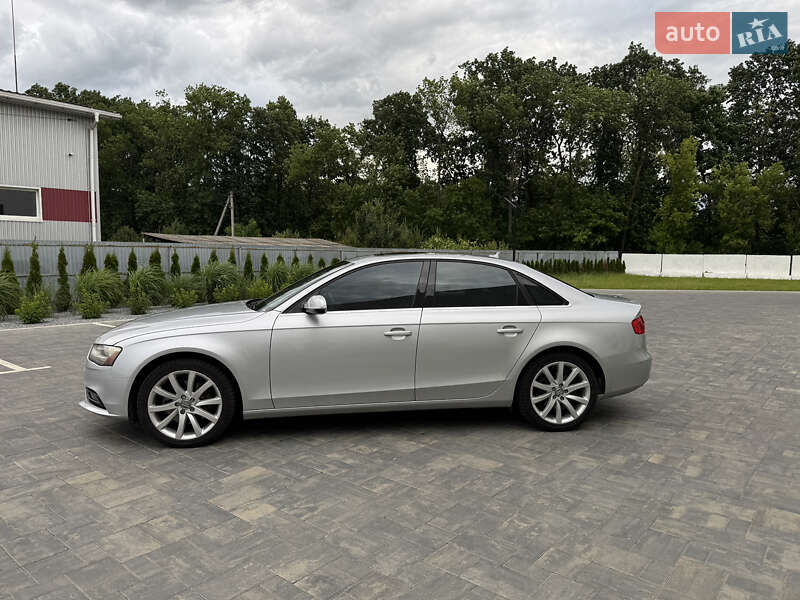 Седан Audi A4 2013 в Луцке