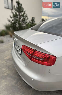 Седан Audi A4 2013 в 