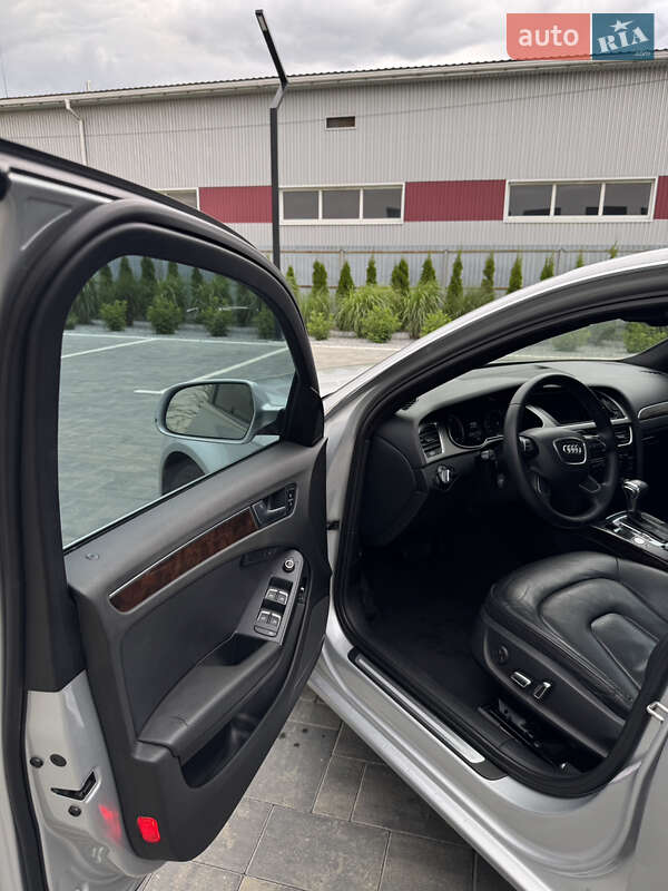 Седан Audi A4 2013 в Луцке