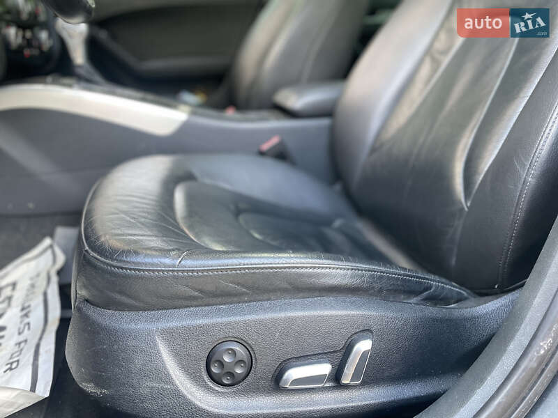 Седан Audi A4 2015 в Яворові