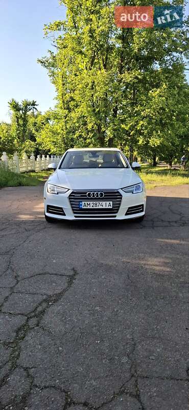 Седан Audi A4 2016 в Коростене