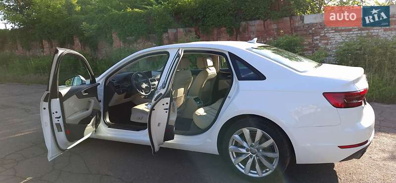 Седан Audi A4 2016 в Коростене