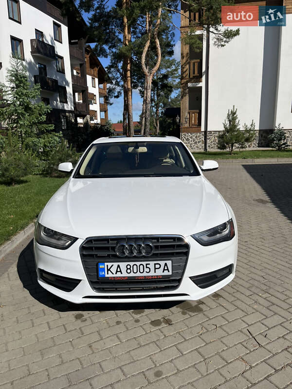 Седан Audi A4 2012 в 