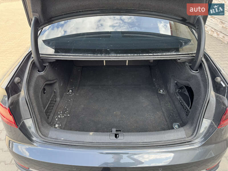 Седан Audi A4 2018 в Луцке